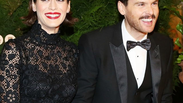 Tom Riley & Lizzy Caplan